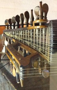 Lute tuning pegs